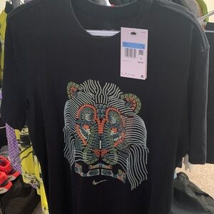Nike men Black T-Shirt with Colorful Lion Graphic